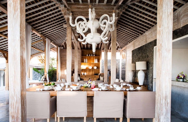 Luxury 12 Bedroom Villa with Private Pool, Bali Villa 2027