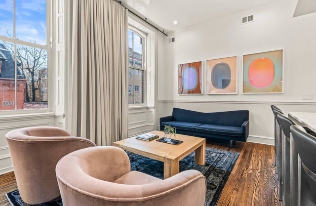 Luxury 1BD Rittenhouse Sq. | Hosted By Stay Rafa