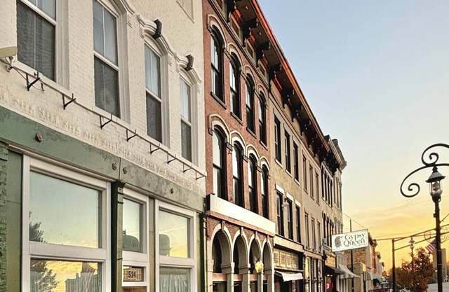 Luxury 1BR/BA Loft in the Heart of Downtown Marshall