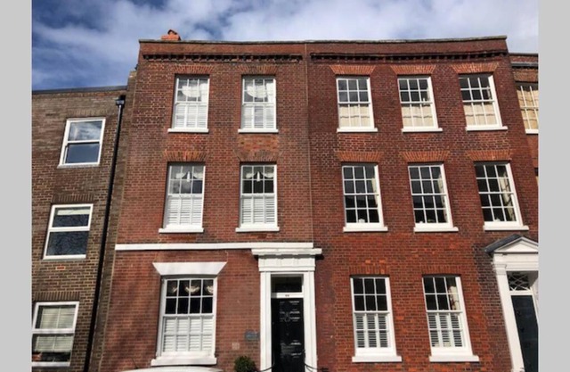 Luxury 2 bed Georgian Townhouse, Old Portsmouth