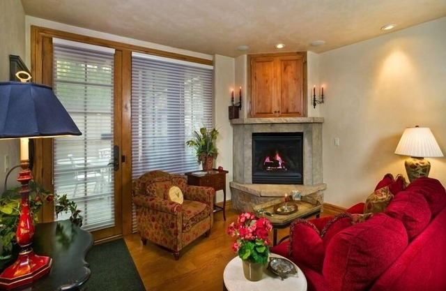 Luxury 2 BR/3 BA Condo - #419 Walk to Lifts and Downtown