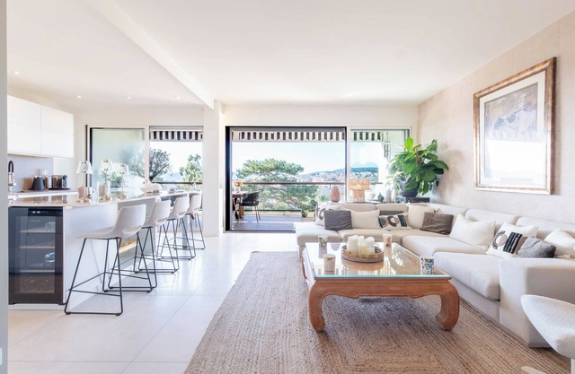 Luxury 2-Br Apartment with Sea View – Cannes