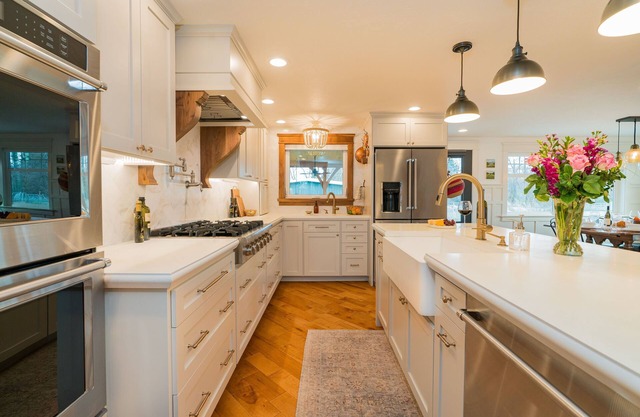 Luxury, 2700 sf spacious home, 7 min to downtown
