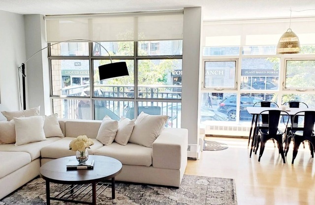 Luxury 2BD 2BTH Waterfront Condo in ❤ of Halifax!