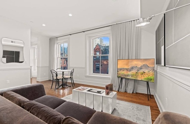 Luxury 2BD Rittenhouse Sq. | Hosted By Stay Rafa