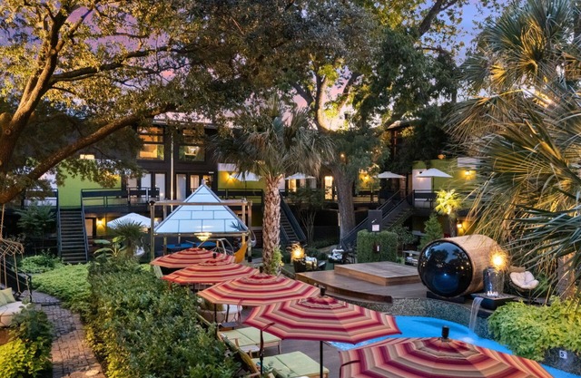 Luxury 2BR/2BA condo in central Dallas featuring a private patio, designer interiors, and access to an award-winning resort courtyard with pool, jacuzzi, sauna, and lounge areas—perfect for business or leisure stays