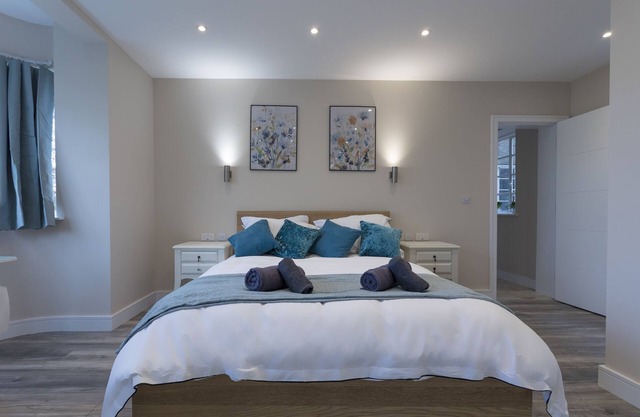 Luxury 3-Bed Apartment in Willesden