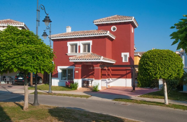 Luxury 3 Bed Villa - Sleeps 6, own Pool, Golf Course on site.