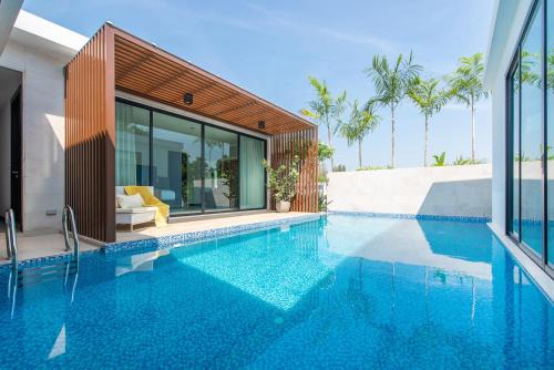 Luxury 3-Bedroom Pool Villa Beach Access, Na Jomtien Pattaya