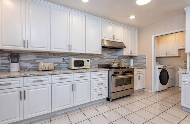 Luxury 3BR House w/Jacuzzi & Big Backyard!