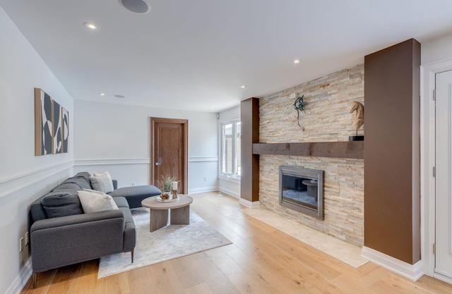 Luxury 4 BDRM Oasis with Heated Pool & Jacuzzi
