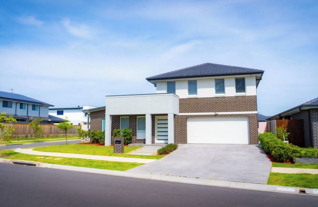 Luxury 4-bedroom house -Sleeps 10 Guests