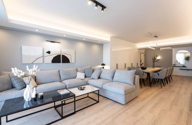 Luxury 4 bedrooms Apartment Near Flisvos Marina