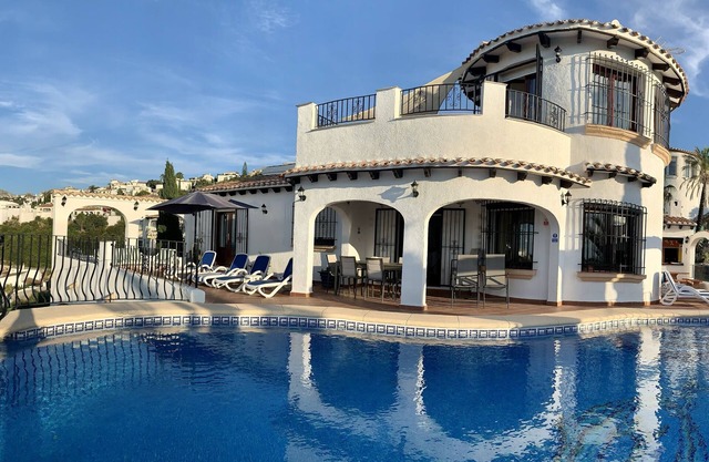 Luxury 4 Bedroom Villa - 10 berth - Private Heated Infinity Pool - with Sea View