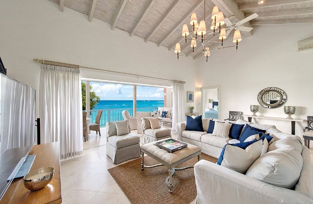 *Luxury 4Bed/4Bath Beachfront Villa – Panoramic Ocean Views, Prime Location*