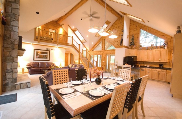 Luxury 4br, 4.5 Bath Galena Territory Rental With Hot Tub & Pool Table
