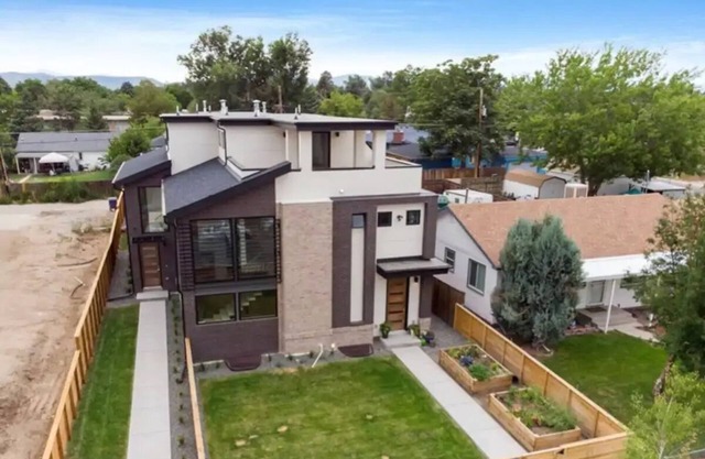 Luxury 4BR Home Rooftop Fire Pit, Gourmet Kitchen, Downtown, Broncos, Red Rocks