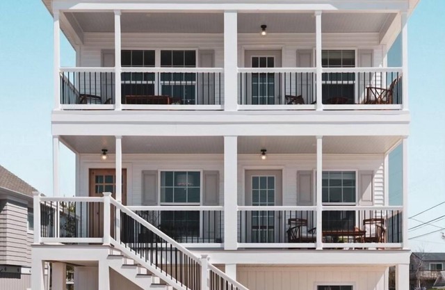 Luxury 5BR Custom Home One Block From The Water