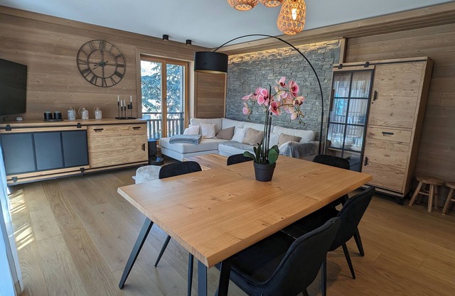 Luxury 6-bed apartment in Vermont Auron. Facing the lifts.