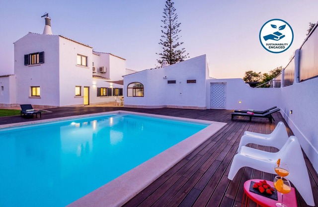 Luxury 8BR w/Heatable Pool, Sea View & BBQ