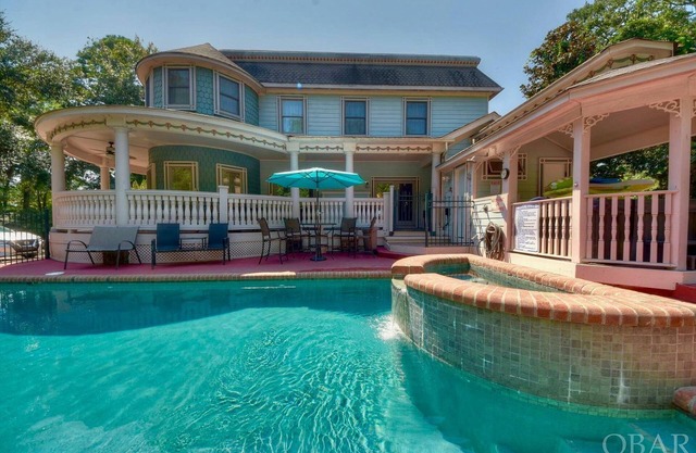 Luxury Accommodation w/pool, hot tub, playground & elevator - TheSaltaire.com