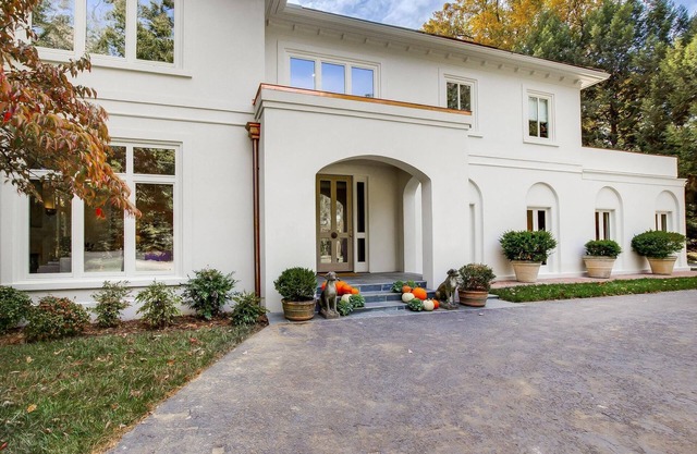 Luxury Accommodations. Spacious Villa Home