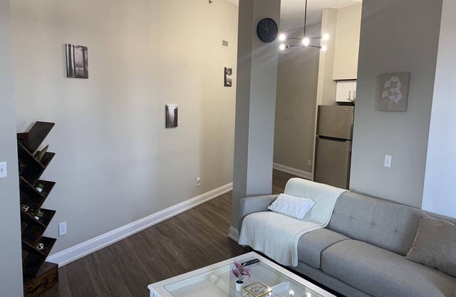Luxury Accommodation Dead Center Downtown New Haven!