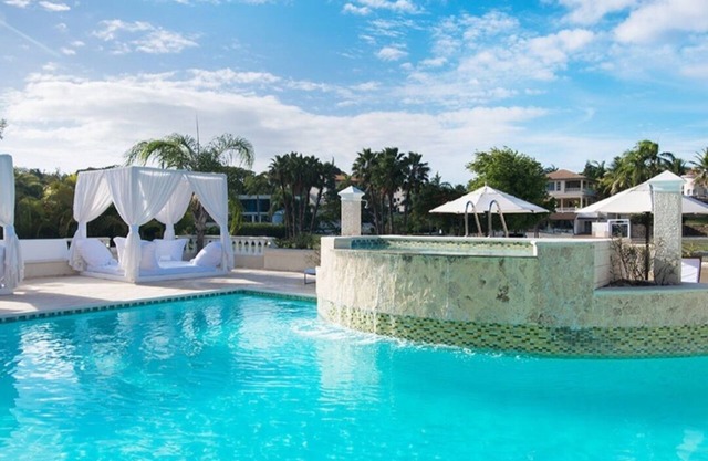 Luxury all- inclusive villa w/private chef
