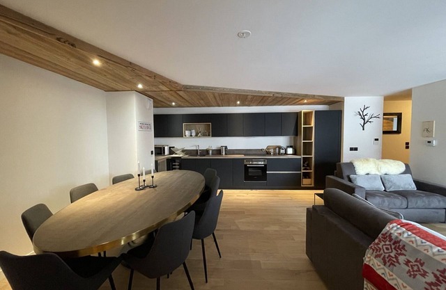 Luxury apartment, ski-in/ski-out, 4 bedrooms, 8 ppl, parking, WIFI