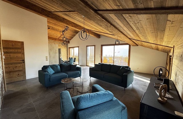 Luxury apartment, ski-in/ski-out with parking and WIFI, Les Carroz d'Arâches