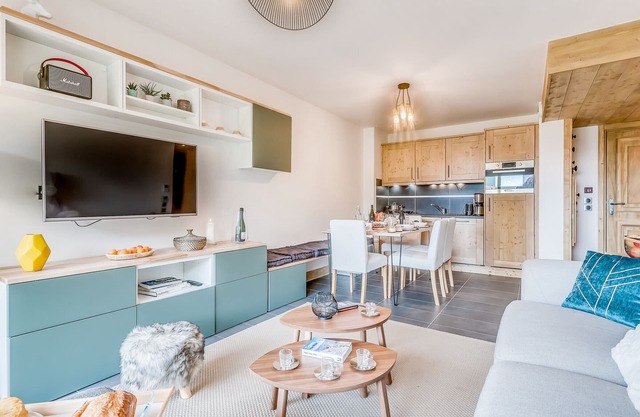 Luxury Apartment 4* in Tignes - Ski-in/Ski-out, Pool & Spa Access, Hotel Services Included