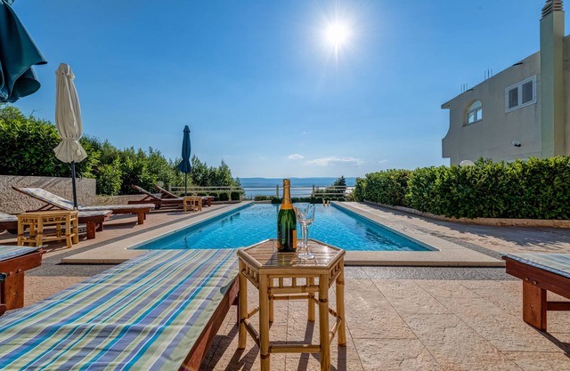 Luxury Apartment A1 With Swimming Pool, Whirlpool And Sea View