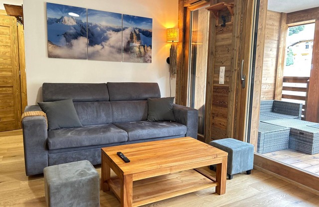 Luxury Apartment in Central Les Gets - Close to Slopes and Shops