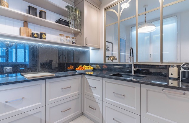 Luxury apartment in the heart of the very chic 16th arrondissement of Paris