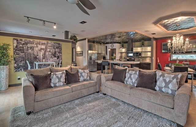 Luxury Apartment: Walk to Bus + 1 Mi to Downtown!