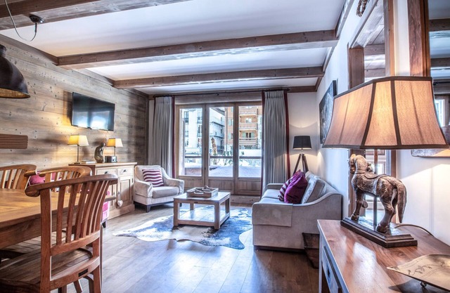 Luxury Apartment with Large South-Facing Terrace in Val-d'Isère Center