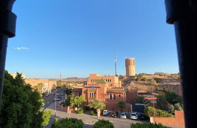 Luxury apartment with views of Oasis, air conditioning and quiet