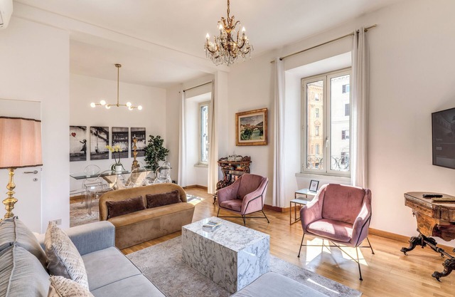 Luxury Apartment with a view - 6 AC/Wifi/Heat/Elevator