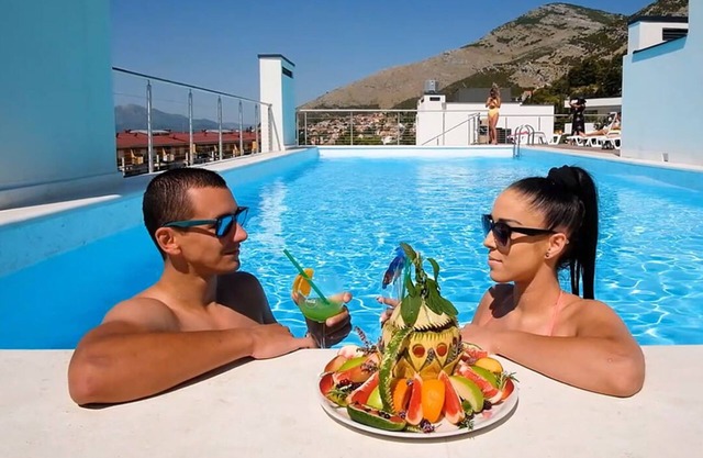 Luxury Apartment with a Rooftop Swimming Pool