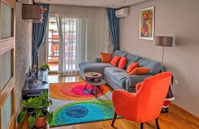 Luxury apartment with parking spot 10 min walk from beach and center