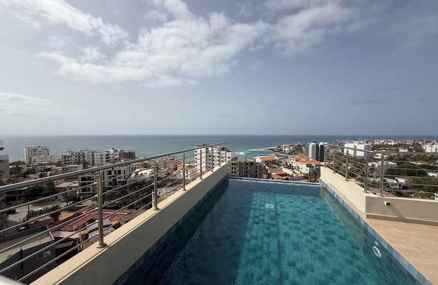 Luxury apartment with rooftop, games room, 5 min from the beach