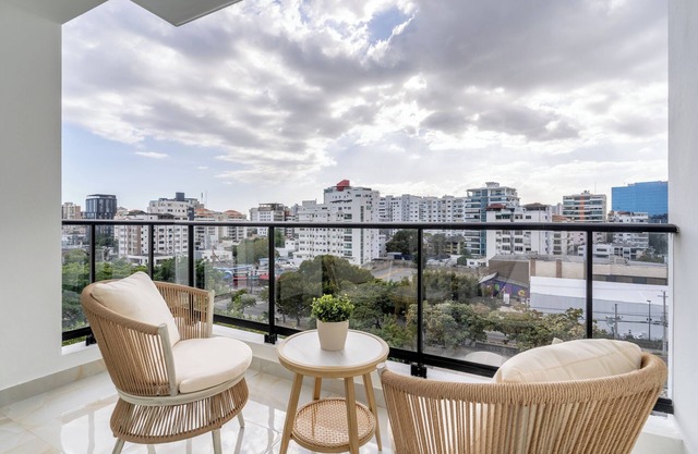 Luxury apt city views in the center of the city