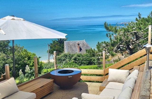 Luxury Beachfront Villa With Private Pool and Ocean View