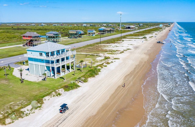 Luxury | Beachfront | Hot Tub | Firepit & Tiki bar