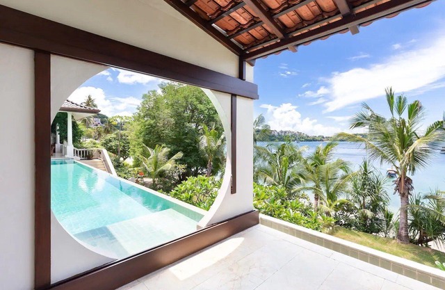Luxury Beachfront Hai Leng Villa