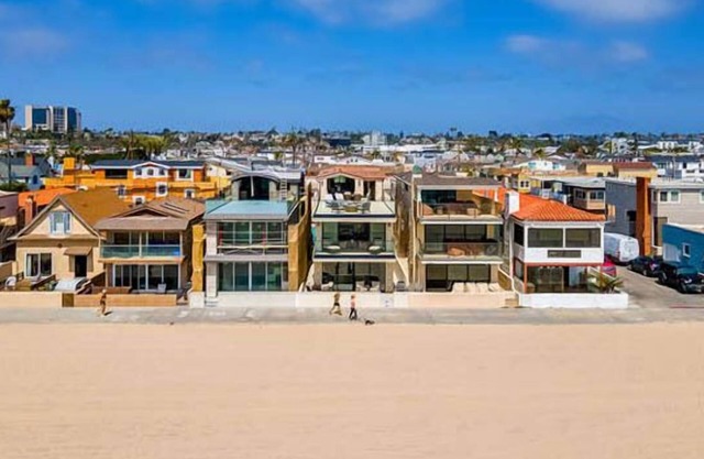 Luxury Beachfront Retreat - Spacious Rooftop Deck - Outdoor Kitchen