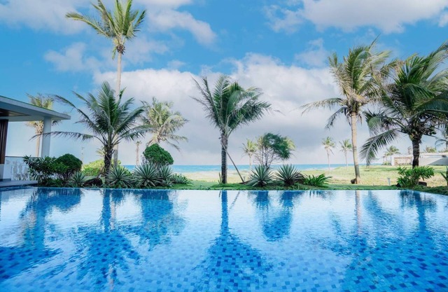 Luxury Beachfront Large Villa For Vacation in Da Nang, Viet Nam