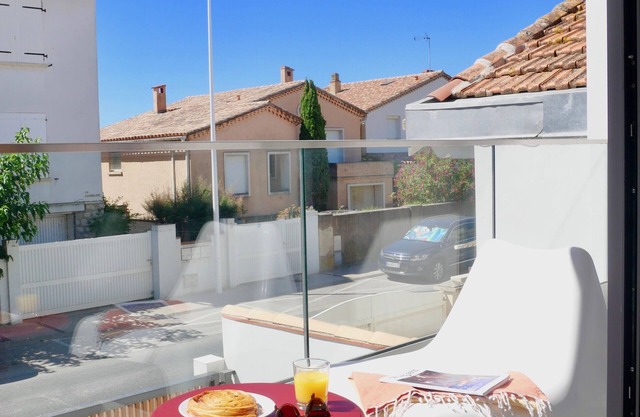 Luxury brand new appartment 40m away from a large sand beach