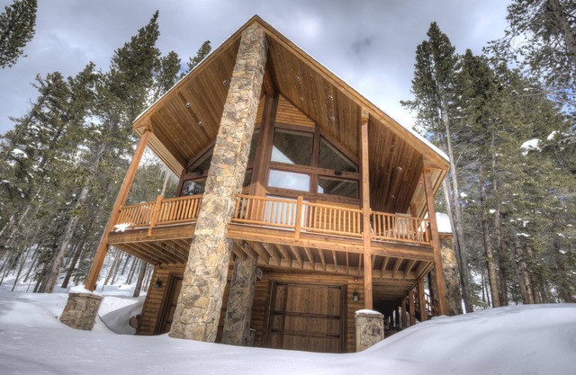 Luxury Cabin - views, location, perfect for families, 4 miles from Breckenridge