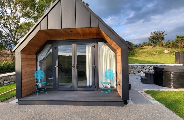 Luxury Cabin with Private Hot Tub 2